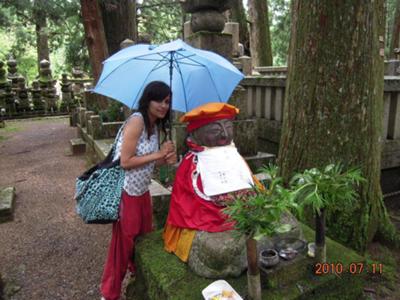 There are so many beautiful things in the cemetery!